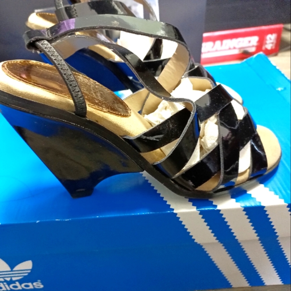 sandals for women , platform sandals  in excellent condition. Size 6